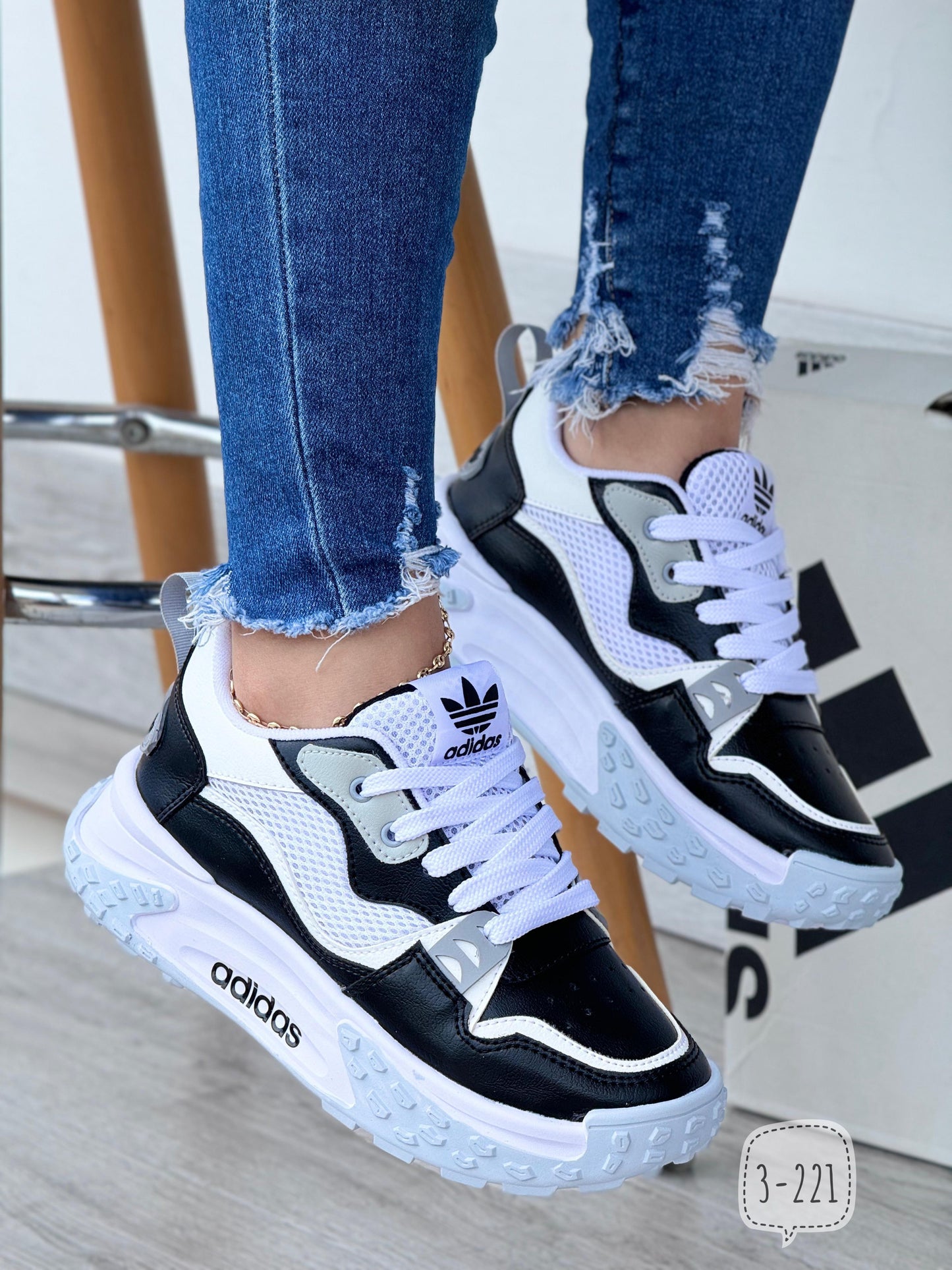 Adidas dama