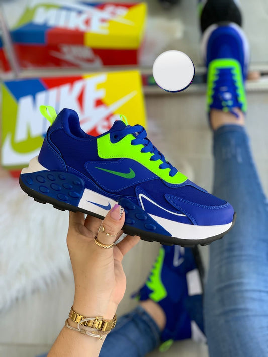 NIKE  FLUUK