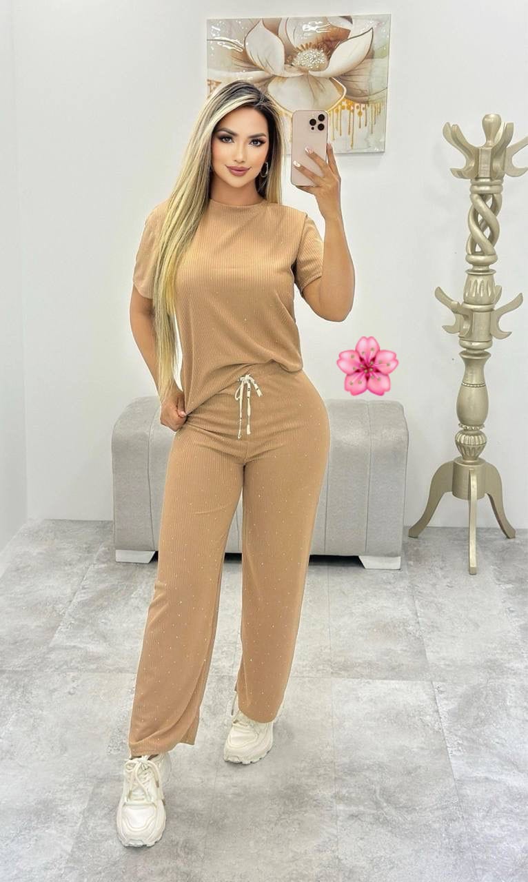 HERMOSO CONJUNTO 2 PIEZAS